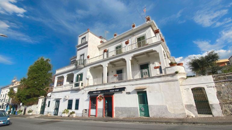 POZZUOLI POZZUOLI (NA)